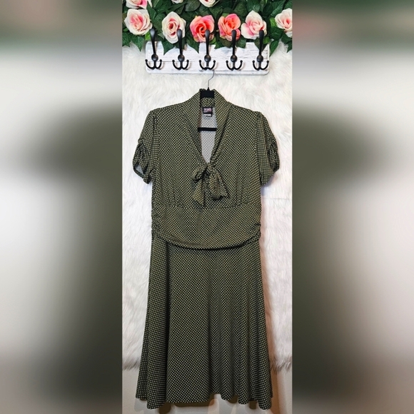 RETROLicious Polka-Dot Bow-Neck Vintage Flare Dress - Picture 1 of 6